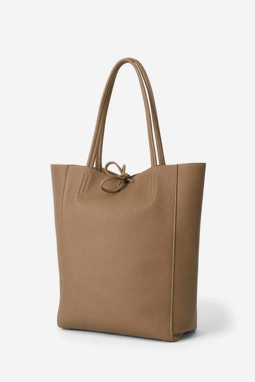 Bolso shopper de piel para mujer color taupe vista lateral